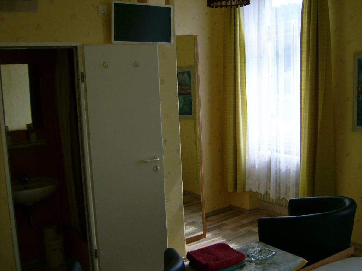 Gasthaus Zur Traube Hatzenport Kültér fotó